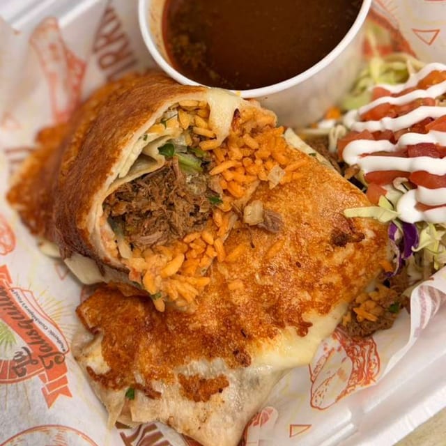 Birria burrito c/consome.